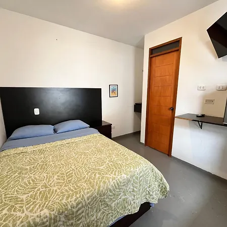 Bravo Hostels: Surf House Punta Hermosa Exterior photo