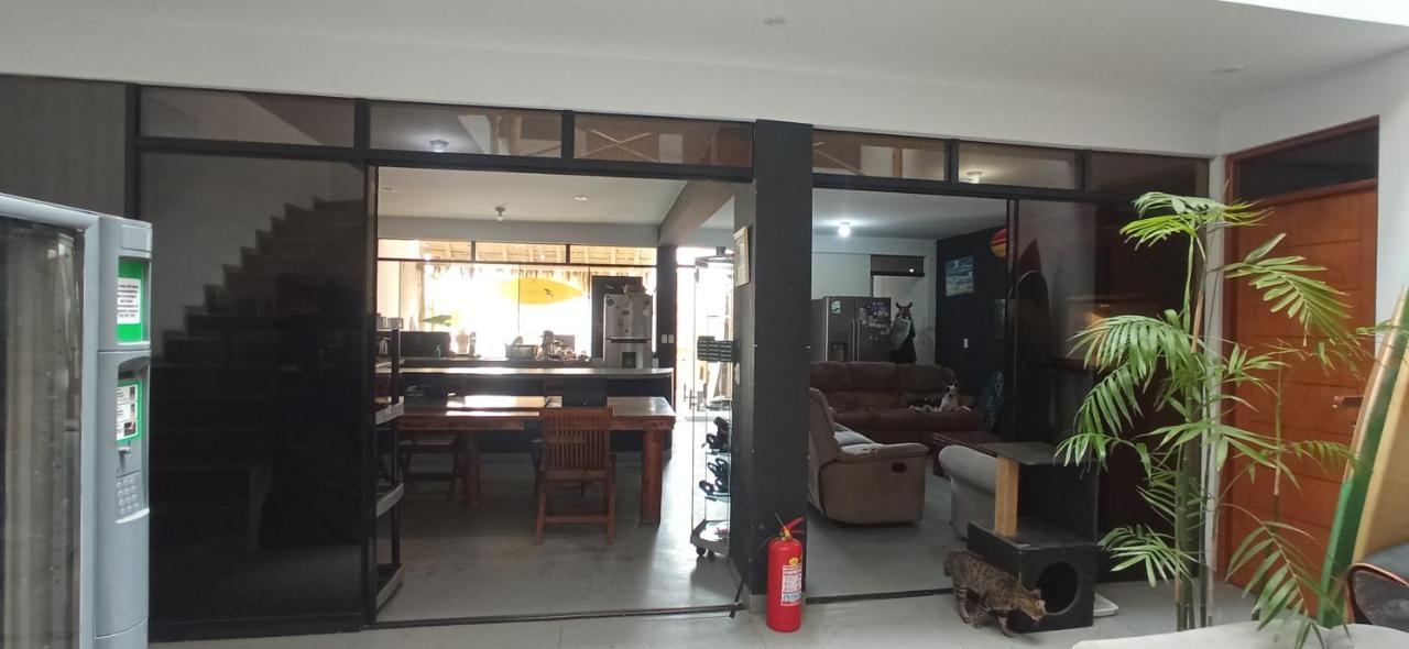 Couette-café Bravo Hostels: Surf House Punta Hermosa