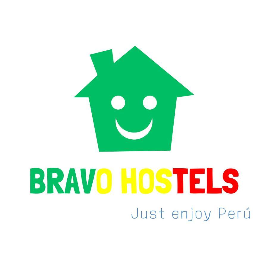 Bravo Hostels: Surf House Couette-café Punta Hermosa