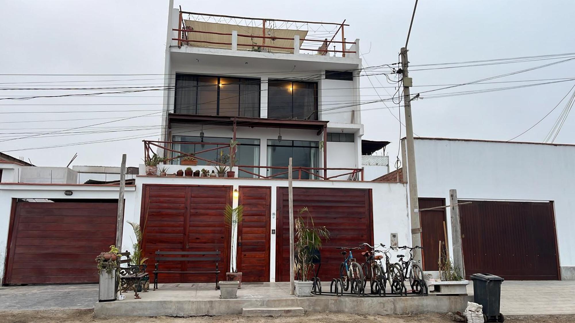 Bravo Hostels: Surf House Couette-café