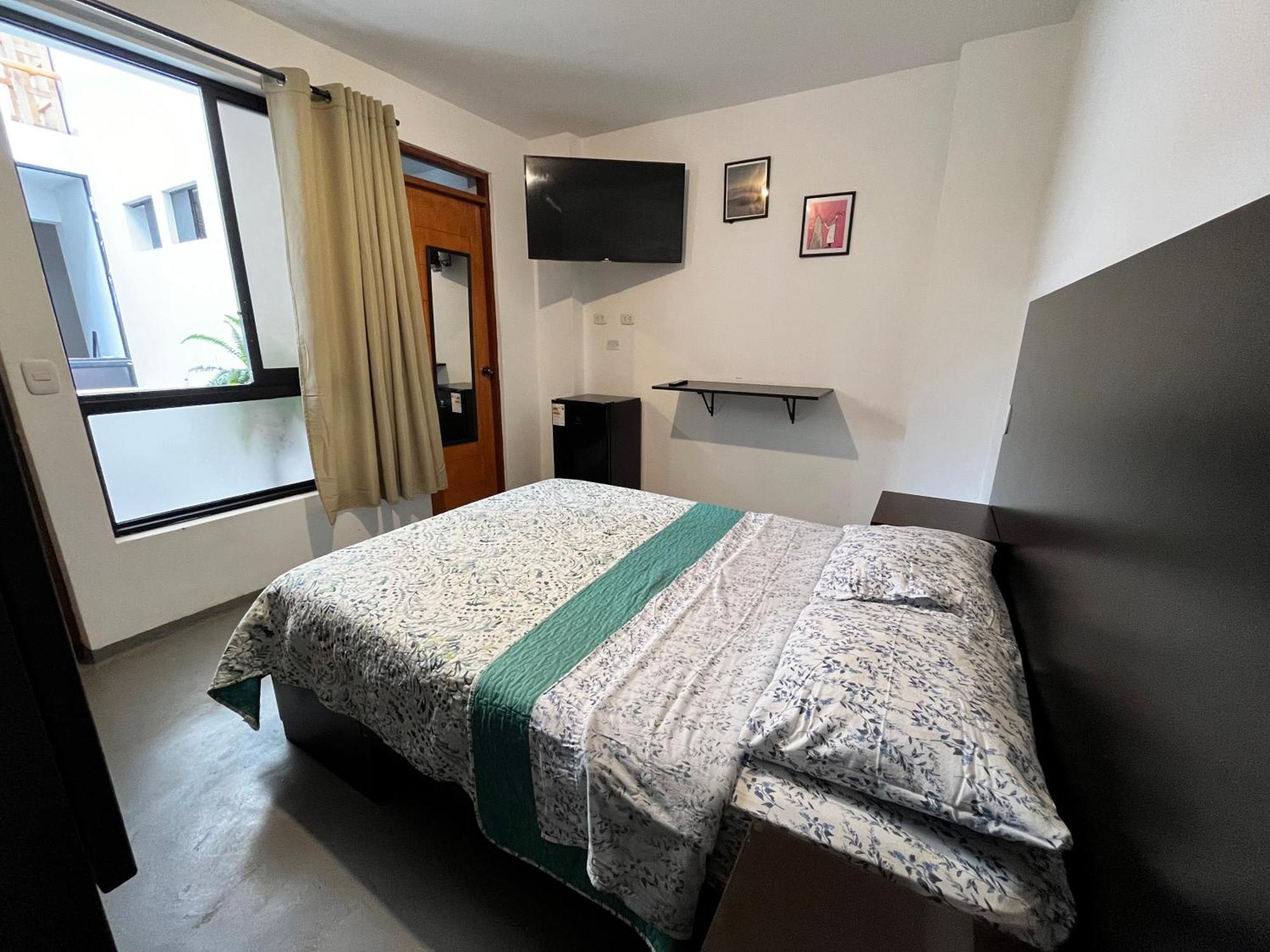 Bravo Hostels: Surf House Couette-café *